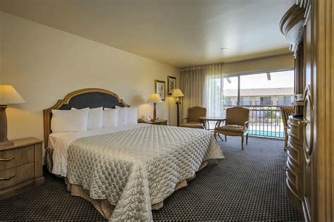 hotels in oakdale